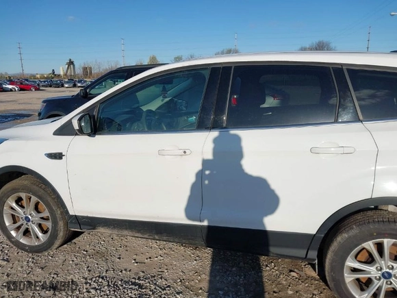2017 Ford Escape SE with VIN 1FMCU9GD4HUB78704, listed as a IAAI auction lot 41993086 with 137,722 mi miles. Bid and sale history available at carsss.com. Image 14.