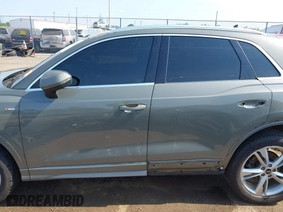 2022 Audi Q3 S line Premium Plus z VIN WA1EECF39N1066181, wystawiony jako IAAI lot #42570617 z przebiegiem 33 066 mil mil oraz . Historia ofert i sprzedaży dostępna na DreamBid. Obrazek 15.