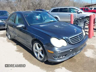 2005 Mercedes-Benz C 230 Kompressor z VIN WDBRF40JX5A663372, wystawiony jako IAAI lot #41703728 z przebiegiem 251 351 mil mil oraz . Historia ofert i sprzedaży dostępna na DreamBid. Obrazek 1.