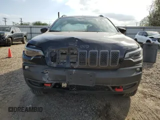 2022 Jeep Cherokee Trailhawk with VIN 1C4PJMBX8ND554044, listed as a Copart auction lot 82687464 with 13,353 mi miles and Salvage Title. Bid and sale history available at carsss.com. Image 5.