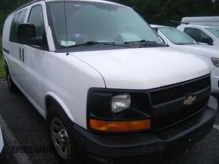 2014 Chevrolet Express Cargo z VIN 1GCSGAFX8E1168310, wystawiony jako IAAI lot #42567251 z przebiegiem 247 112 mil mil oraz . Historia ofert i sprzedaży dostępna na DreamBid. Obrazek 18.