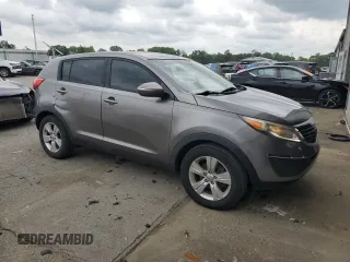 2013 Kia Sportage LX z VIN KNDPB3A25D7508794, wystawiony jako Copart lot #60145865 z przebiegiem 134 503 mil mil oraz Czysty tytuł • Clean title. Historia ofert i sprzedaży dostępna na DreamBid. Obrazek 4.