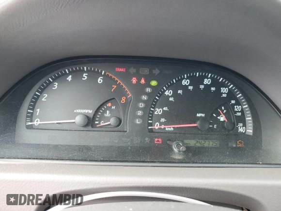 2004 Toyota Camry LE z VIN 4T1BE32K14U844858, wystawiony jako Copart lot #57564715 z przebiegiem 242 775 mil mil oraz Czysty tytuł • Clean title. Historia ofert i sprzedaży dostępna na DreamBid. Obrazek 9.