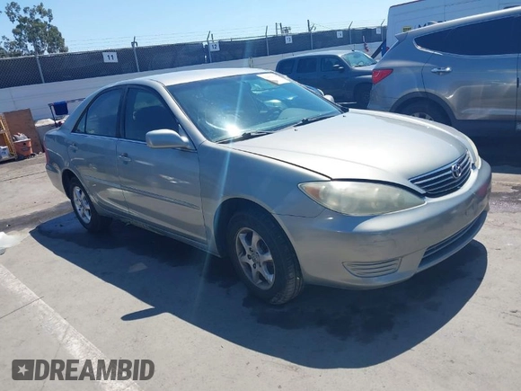 2006 Toyota Camry STD with VIN 4T1BE32K06U675483, listed as a IAAI auction lot 42001170 with 142,783 mi miles. Bid and sale history available at carsss.com. Image 1.