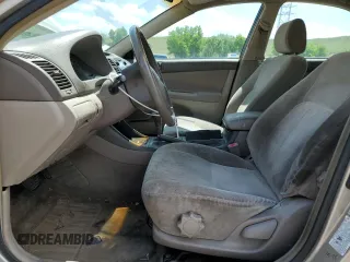 2002 Toyota Camry LE z VIN JTDBE32K620035753, wystawiony jako Copart lot #60176235 z przebiegiem 258 793 mil mil oraz Czysty tytuł • Clean title. Historia ofert i sprzedaży dostępna na DreamBid. Obrazek 7.