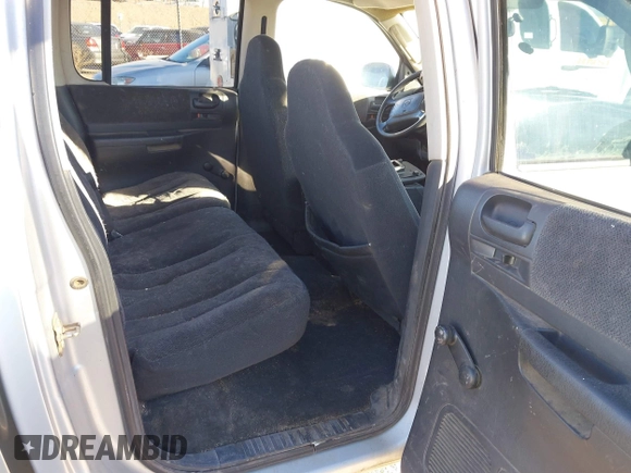 2004 Dodge Dakota Sport with VIN 1D7HL38K84S713231, listed as a IAAI auction lot 41371750 with 269,415 mi miles. Bid and sale history available at carsss.com. Image 8.