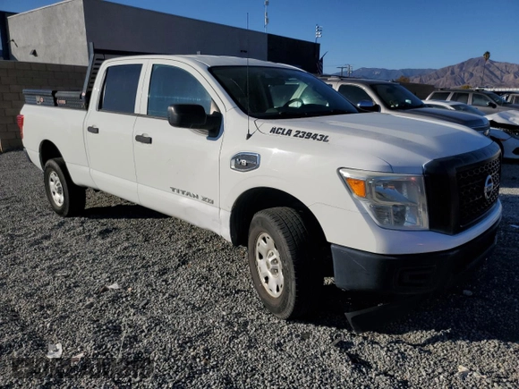 2017 Nissan Titan with VIN 1N6AA1F10HN501280, listed as a Copart auction lot 81840124 with 217,906 mi miles and Clean title. Bid and sale history available at DreamBid. Image 4.