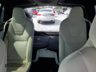 2017 Tesla Model X 90D z VIN 5YJXCBE2XHF060912, wystawiony jako Copart lot #55286205 z przebiegiem Nie podano mil oraz Szkoda całkowita • Salvage title. Historia ofert i sprzedaży dostępna na DreamBid. Obrazek 10.