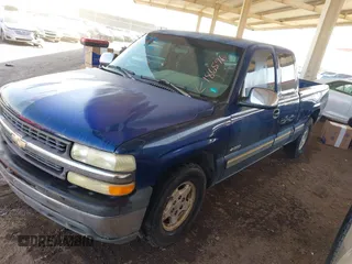 2001 Chevrolet Silverado 1500 LS with VIN 2GCEC19V011186596, listed as a IAAI auction lot 41927474 with 157,039 mi miles. Bid and sale history available at carsss.com. Image 2.