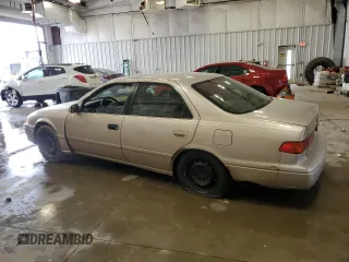 2000 Toyota Camry CE z VIN 4T1BG22K2YU742415, wystawiony jako Copart lot #55763165 z przebiegiem 245 821 mil mil oraz Czysty tytuł • Clean title. Historia ofert i sprzedaży dostępna na DreamBid. Obrazek 2.
