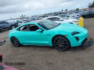 2022 Porsche Taycan 4S z VIN WP0AB2Y12NSA45396, wystawiony jako IAAI lot #41946433 z przebiegiem 9389 mil mil oraz . Historia ofert i sprzedaży dostępna na DreamBid. Obrazek 14.