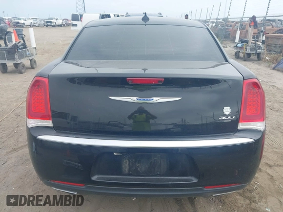 2018 Chrysler 300 Touring with VIN 2C3CCAAG9JH292089, listed as a IAAI auction lot 40013347 with 88,556 mi miles. Bid and sale history available at carsss.com. Image 17.