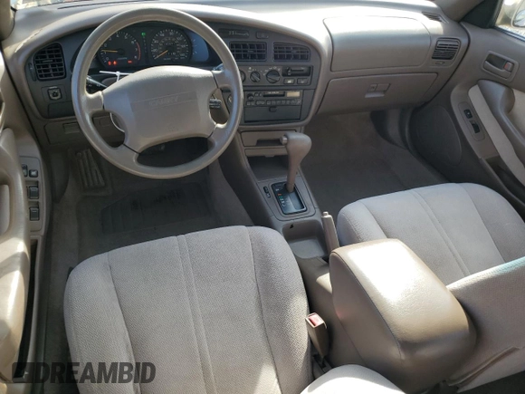 1996 Toyota Camry z VIN 4T1EG12K8TU779386, wystawiony jako Copart lot #79189014 z przebiegiem 142 891 mil mil oraz Czysty tytuł • Clean title. Historia ofert i sprzedaży dostępna na DreamBid. Obrazek 8.