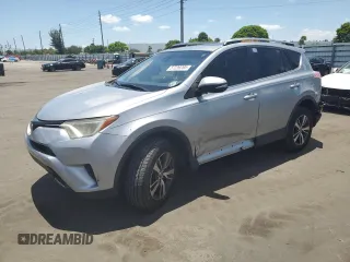 2018 Toyota RAV4 XLE z VIN JTMWFREV6JJ175916, wystawiony jako Copart lot #57239285 z przebiegiem 118 001 mil mil oraz Nie do naprawy • Non repairable. Historia ofert i sprzedaży dostępna na DreamBid. Obrazek 1.
