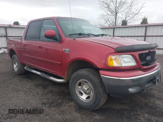 2002 Ford F-150 XLT with VIN 1FTRW08L32KB89593, listed as a IAAI auction lot 41925268 with 178,019 mi miles. Bid and sale history available at carsss.com. Image 1.