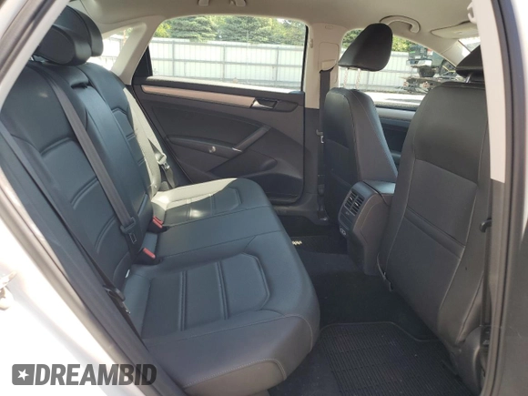2020 Volkswagen Passat SE z VIN 1VWSA7A38LC025493, wystawiony jako Copart lot #60131125 z przebiegiem 45 060 mil mil oraz Szkoda całkowita • Salvage title. Historia ofert i sprzedaży dostępna na DreamBid. Obrazek 10.