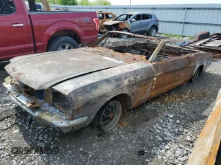 1965 Ford Mustang z VIN 5F08A751242, wystawiony jako Copart lot #52938995 z przebiegiem Nie podano mil oraz Szkody całkowita. Historia ofert i sprzedaży dostępna na DreamBid. Obrazek 1.