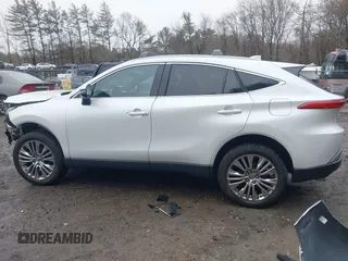 2023 Toyota Venza LE z VIN JTEAAAAH1PJ130932, wystawiony jako IAAI lot #41944972 z przebiegiem 18 870 mil mil oraz . Historia ofert i sprzedaży dostępna na DreamBid. Obrazek 14.