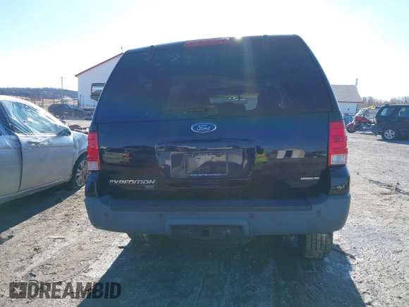 2003 Ford Expedition Special Service with VIN 1FMFU16L33LC18812, listed as a IAAI auction lot 41581270 with 1 mi miles. Bid and sale history available at carsss.com. Image 15.
