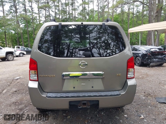 2005 Nissan Pathfinder SE z VIN 5N1AR18WX5C748572, wystawiony jako IAAI lot #42180475 z przebiegiem 291 301 mil mil oraz . Historia ofert i sprzedaży dostępna na DreamBid. Obrazek 16.