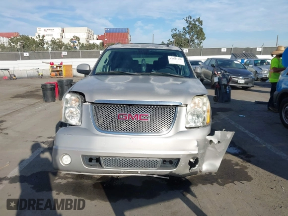 2007 GMC Yukon XL z VIN 1GKFK668X7J319869, wystawiony jako IAAI lot #41681597 z przebiegiem 154 318 mil mil oraz . Historia ofert i sprzedaży dostępna na DreamBid. Obrazek 12.