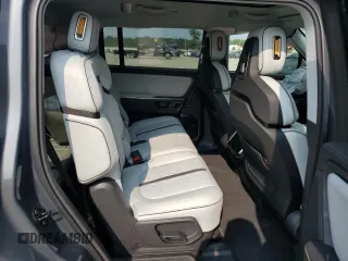 2024 Rivian R1S Adventure z VIN 7PDSGBBA0RN038679, wystawiony jako Copart lot #66486464 z przebiegiem Nie podano mil oraz Szkody całkowita. Historia ofert i sprzedaży dostępna na DreamBid. Obrazek 11.