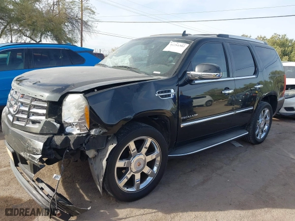 2013 Cadillac Escalade Luxury with VIN 1GYS4BEF2DR139631, listed as a IAAI auction lot 41254302 with 188,575 mi miles. Bid and sale history available at carsss.com. Image 18.