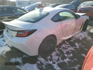 2023 Toyota 86 Premium z VIN JF1ZNBE15P9761124, wystawiony jako Copart lot #56549525 z przebiegiem 10 794 mil mil oraz Szkody całkowita. Historia ofert i sprzedaży dostępna na DreamBid. Obrazek 3.