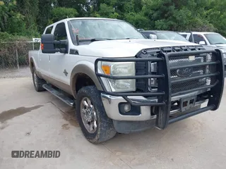 2013 Ford F-250 XL z VIN 1FT7W2BT8DEA38200, wystawiony jako IAAI lot #42444955 z przebiegiem 451 950 mil mil oraz . Historia ofert i sprzedaży dostępna na DreamBid. Obrazek 1.