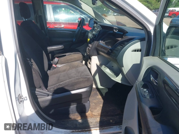 2017 Dodge Grand Caravan SE z VIN 2C4RDGBG0HR624803, wystawiony jako IAAI lot #42323391 z przebiegiem 291 747 mil mil oraz . Historia ofert i sprzedaży dostępna na DreamBid. Obrazek 5.