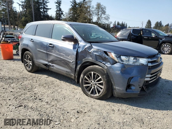 2019 Toyota Highlander SE z VIN 5TDJZRFH1KS959998, wystawiony jako Copart lot #54558795 z przebiegiem 50 566 mil mil oraz Szkoda całkowita • Salvage title. Historia ofert i sprzedaży dostępna na DreamBid. Obrazek 4.