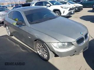 2008 BMW 3 Series 328i with VIN WBAWB33558P133091, listed as a IAAI auction lot 41648405 with 210,525 mi miles. Bid and sale history available at carsss.com. Image 1.