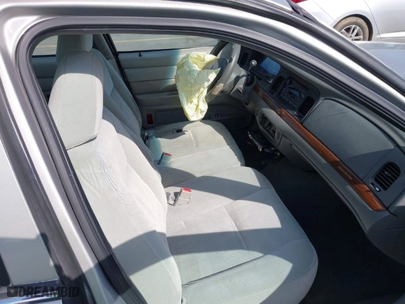 2004 Ford Crown Victoria Standard with VIN 2FAFP73W94X107561, listed as a IAAI auction lot 41804985 with 128,066 mi miles. Bid and sale history available at carsss.com. Image 5.
