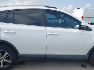 2018 Toyota RAV4 XLE z VIN 2T3WFREV2JW501356, wystawiony jako IAAI lot #42087027 z przebiegiem 32 117 mil mil oraz . Historia ofert i sprzedaży dostępna na DreamBid. Obrazek 13.