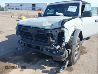 2021 Ford Bronco с VIN 1FMDE5BH9MLA61091, выставлен на аукционе IAAI как лот 42047298 с пробегом 31 479 миль миль и . История ставок и продаж доступна на DreamBid. Изображение 6.