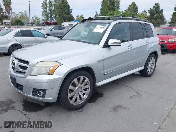 2010 Mercedes-Benz GLK GLK 350 with VIN WDCGG8HB1AF486972, listed as a IAAI auction lot 42109132 with 177,747 mi miles. Bid and sale history available at carsss.com. Image 2.