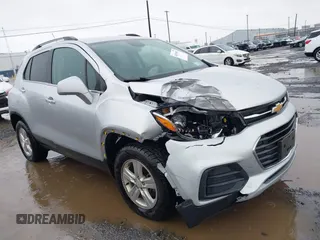 2020 Chevrolet Trax LT z VIN KL7CJPSB5LB021594, wystawiony jako IAAI lot #42090813 z przebiegiem 37 641 mil mil oraz . Historia ofert i sprzedaży dostępna na DreamBid. Obrazek 1.