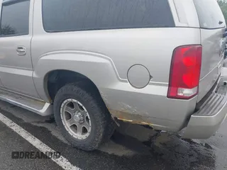 2005 Cadillac Escalade ESV z VIN 3GYFK66NX5G147854, wystawiony jako IAAI lot #42375952 z przebiegiem Nie podano mil oraz . Historia ofert i sprzedaży dostępna na DreamBid. Obrazek 14.