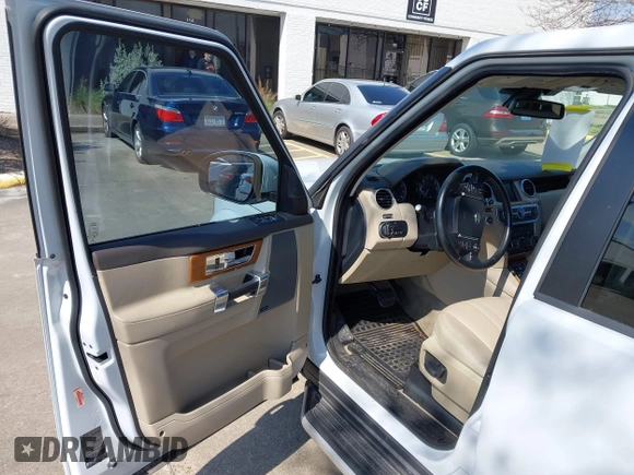 2016 Land Rover LR4 HSE z VIN SALAG2V66GA780737, wystawiony jako IAAI lot #41706661 z przebiegiem 98 555 mil mil oraz . Historia ofert i sprzedaży dostępna na DreamBid. Obrazek 20.