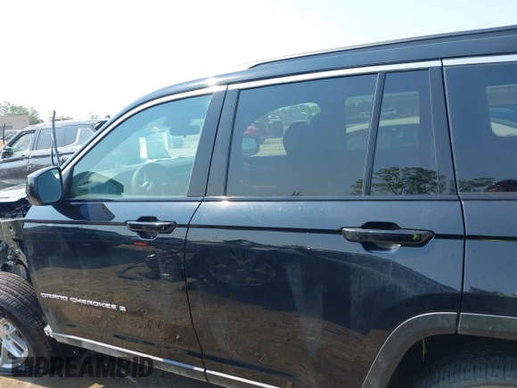 2025 Jeep Grand Cherokee Altitude X z VIN 1C4RJHAG9SC268299, wystawiony jako IAAI lot #42475401 z przebiegiem 2 649 mil mil oraz . Historia ofert i sprzedaży dostępna na DreamBid. Obrazek 15.