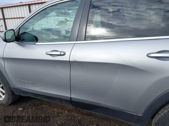 2014 Jeep Cherokee Altitude with VIN 1C4PJMCB2EW172275, listed as a IAAI auction lot 41923246 with 197,274 mi miles and . Bid and sale history available at DreamBid. Image 14.