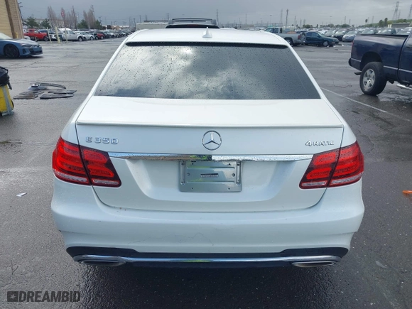 2014 Mercedes-Benz E-Class E 350 Luxury with VIN WDDHF8JB0EA850671, listed as a IAAI auction lot 41935999 with 139,386 mi miles. Bid and sale history available at carsss.com. Image 17.