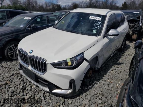 2024 BMW X1 xDrive28i z VIN WBX73EF05R5Y30843, wystawiony jako Copart lot #51692185 z przebiegiem 8 573 mil mil oraz Szkoda całkowita • Salvage title. Historia ofert i sprzedaży dostępna na DreamBid. Obrazek 1.