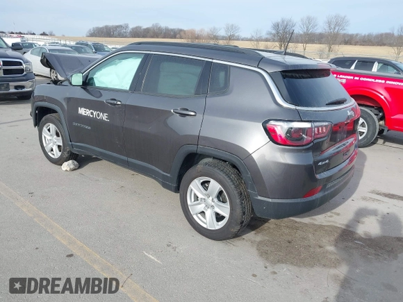 2022 Jeep Compass Altitude with VIN 3C4NJDBB8NT152417, listed as a IAAI auction lot 41064512 with 154,328 mi miles and . Bid and sale history available at carsss.com. Image 3.