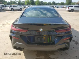 2020 BMW 8 Series M850i z VIN WBAGV8C08LCD46679, wystawiony jako Copart lot #56163785 z przebiegiem Nie podano mil oraz Czysty tytuł • Clean title. Historia ofert i sprzedaży dostępna na DreamBid. Obrazek 6.