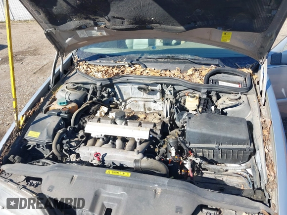 1999 Volvo S70 z VIN YV1LS56D4X2567657, wystawiony jako IAAI lot #41383089 z przebiegiem Nie podano mil oraz . Historia ofert i sprzedaży dostępna na DreamBid. Obrazek 10.