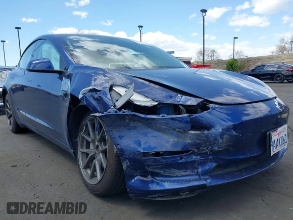 2022 Tesla Model 3 Long Range z VIN 5YJ3E1EBXNF168686, wystawiony jako IAAI lot #41933028 z przebiegiem 57 482 mil mil oraz . Historia ofert i sprzedaży dostępna na DreamBid. Obrazek 6.