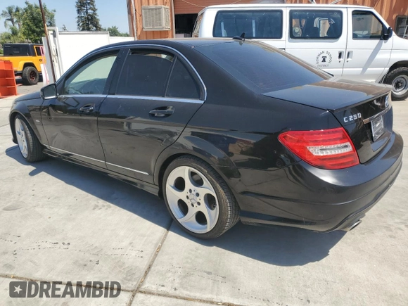 2012 Mercedes-Benz C 250 Sport z VIN WDDGF4HB8CR215271, wystawiony jako Copart lot #63818775 z przebiegiem 100 010 mil mil oraz Szkoda całkowita • Salvage title. Historia ofert i sprzedaży dostępna na DreamBid. Obrazek 3.