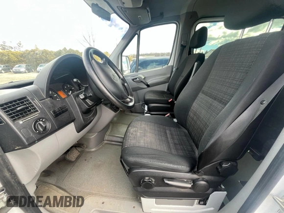 2016 Mercedes-Benz Sprinter with VIN WD4PE7DD2GP225209, listed as a Copart auction lot 48511005 with 164,719 mi miles and Clean Title. Bid and sale history available at DreamBid. Image 7.