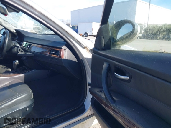 2006 BMW 3 Series 330xi with VIN WBAVD33566KV63437, listed as a IAAI auction lot 41378595 with 169,691 mi miles. Bid and sale history available at carsss.com. Image 5.